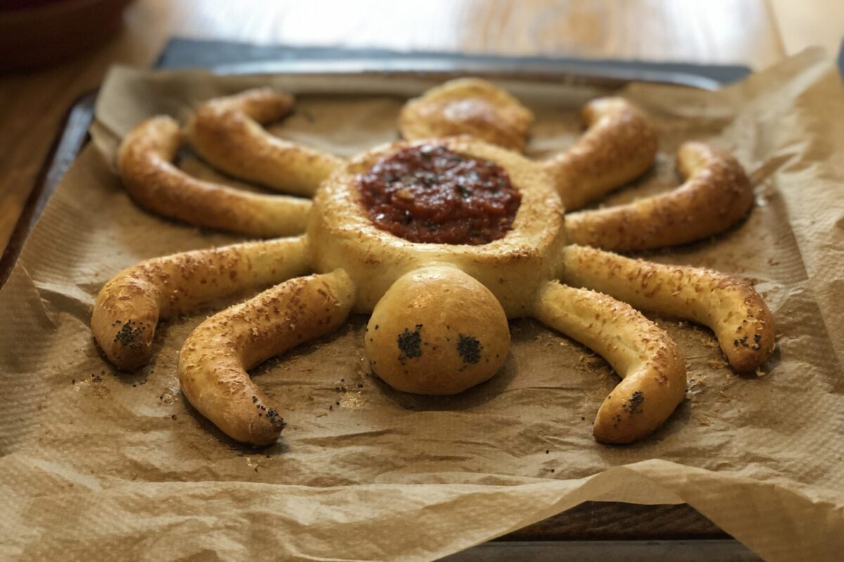 Cheesy pull-apart spider bread | Kids Fun